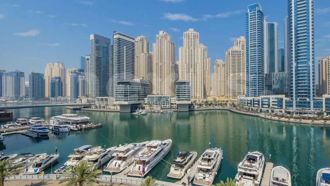 Dubai Marina, Beach And Metro location